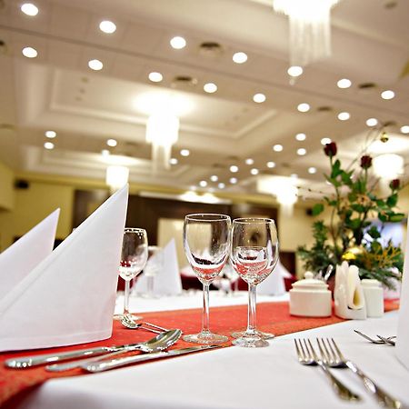 Hotel Prezydencki 4-Star Жешов Екстериор снимка