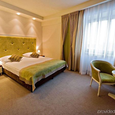Hotel Prezydencki 4-Star Жешов Стая снимка
