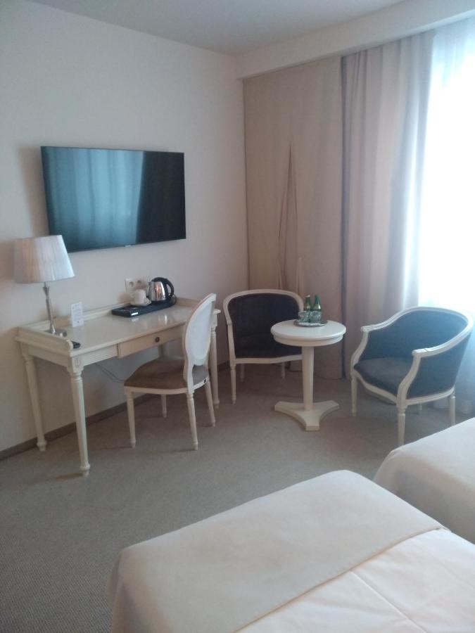 Hotel Prezydencki 4-Star Жешов Екстериор снимка