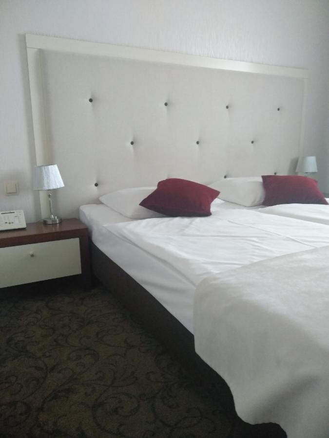 Hotel Prezydencki 4-Star Жешов Екстериор снимка