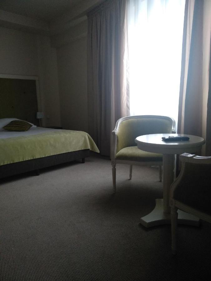 Hotel Prezydencki 4-Star Жешов Екстериор снимка