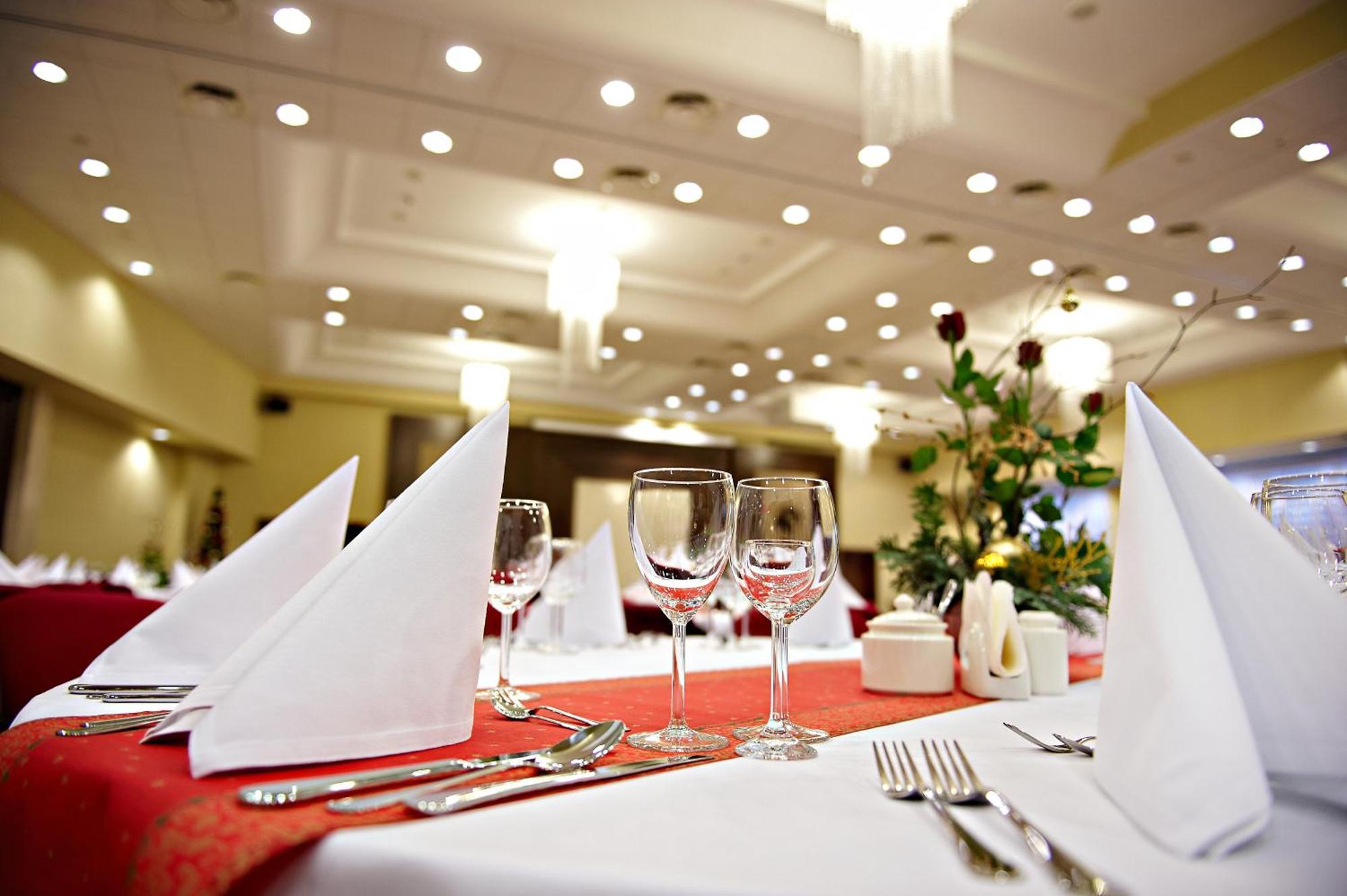 Hotel Prezydencki 4-Star Жешов Екстериор снимка