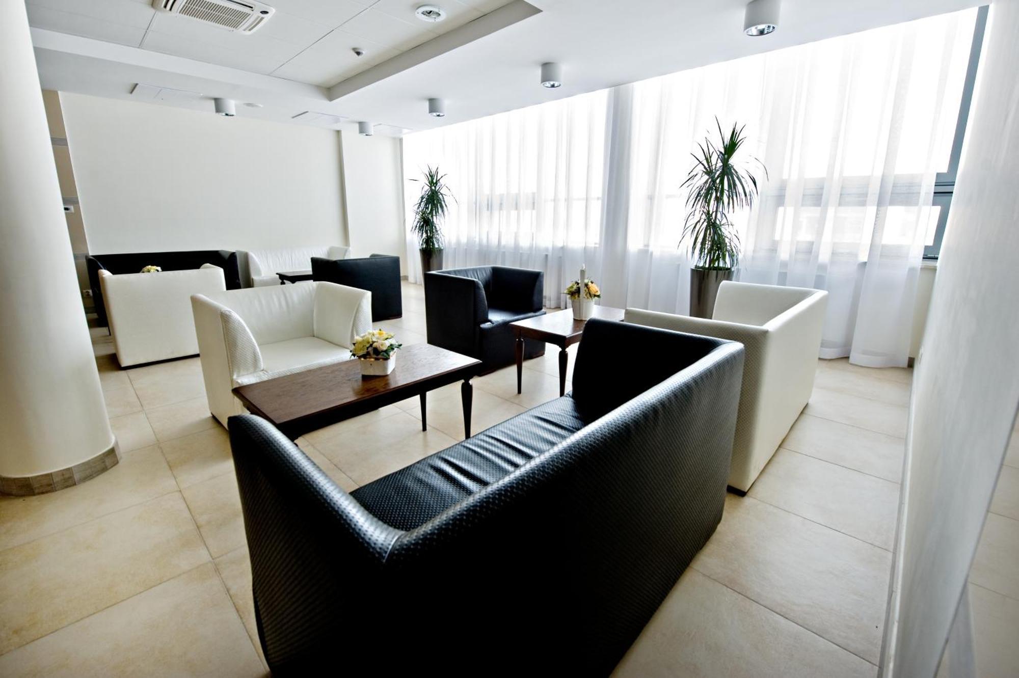 Hotel Prezydencki 4-Star Жешов Екстериор снимка