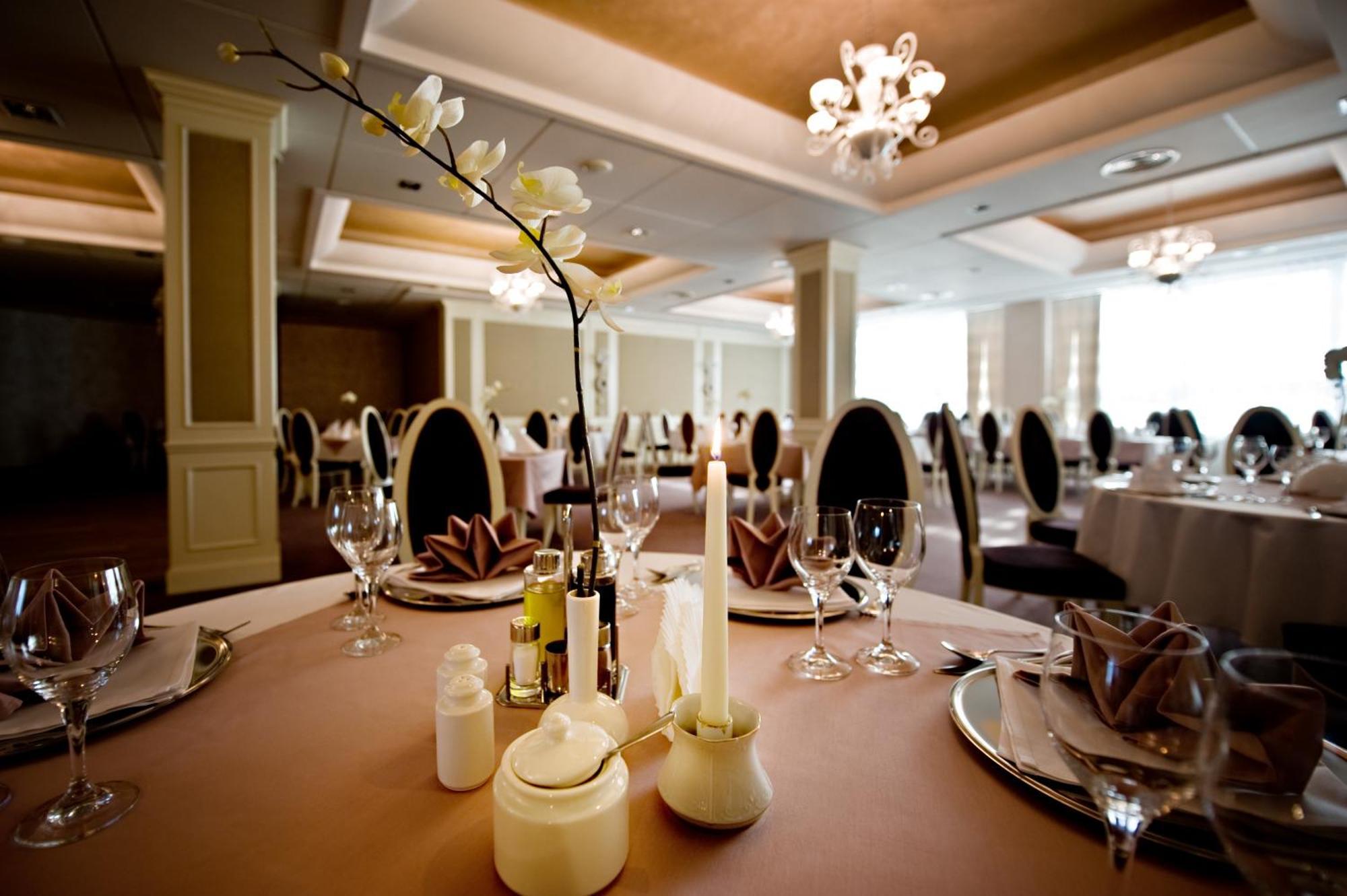 Hotel Prezydencki 4-Star Жешов Екстериор снимка
