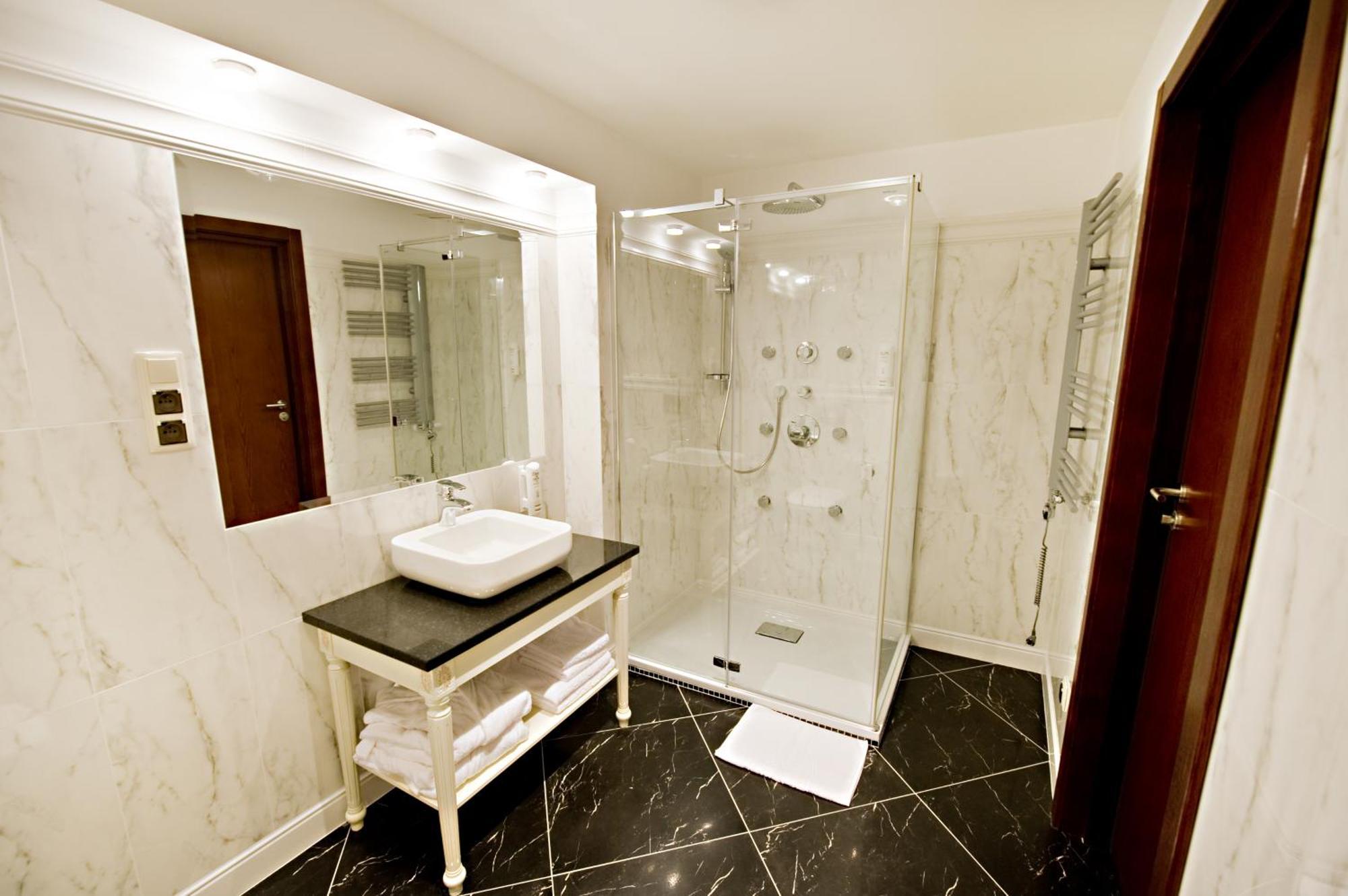 Hotel Prezydencki 4-Star Жешов Екстериор снимка