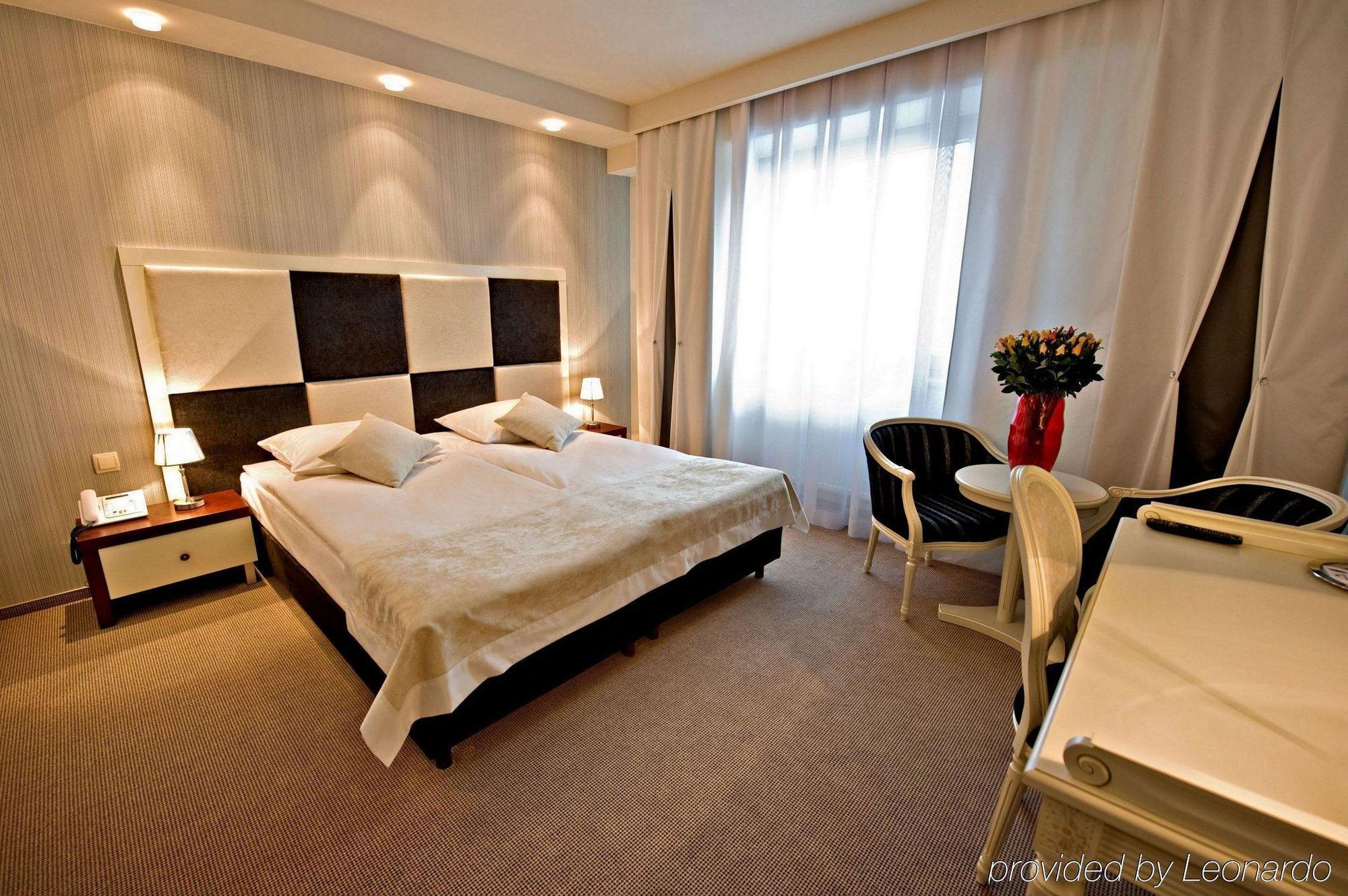 Hotel Prezydencki 4-Star Жешов Стая снимка