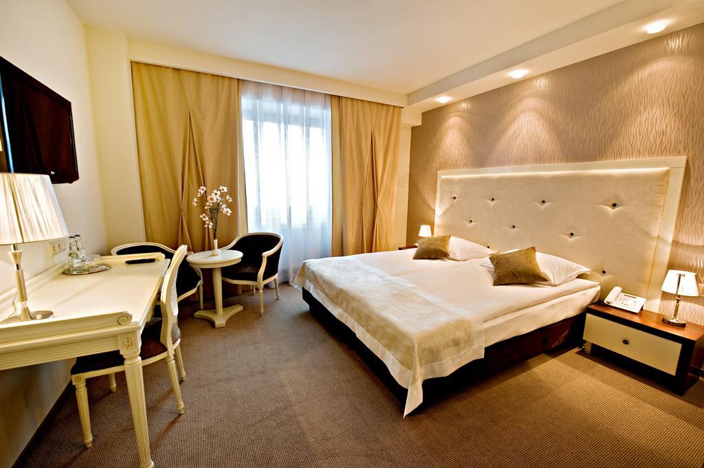 Hotel Prezydencki 4-Star Жешов Стая снимка