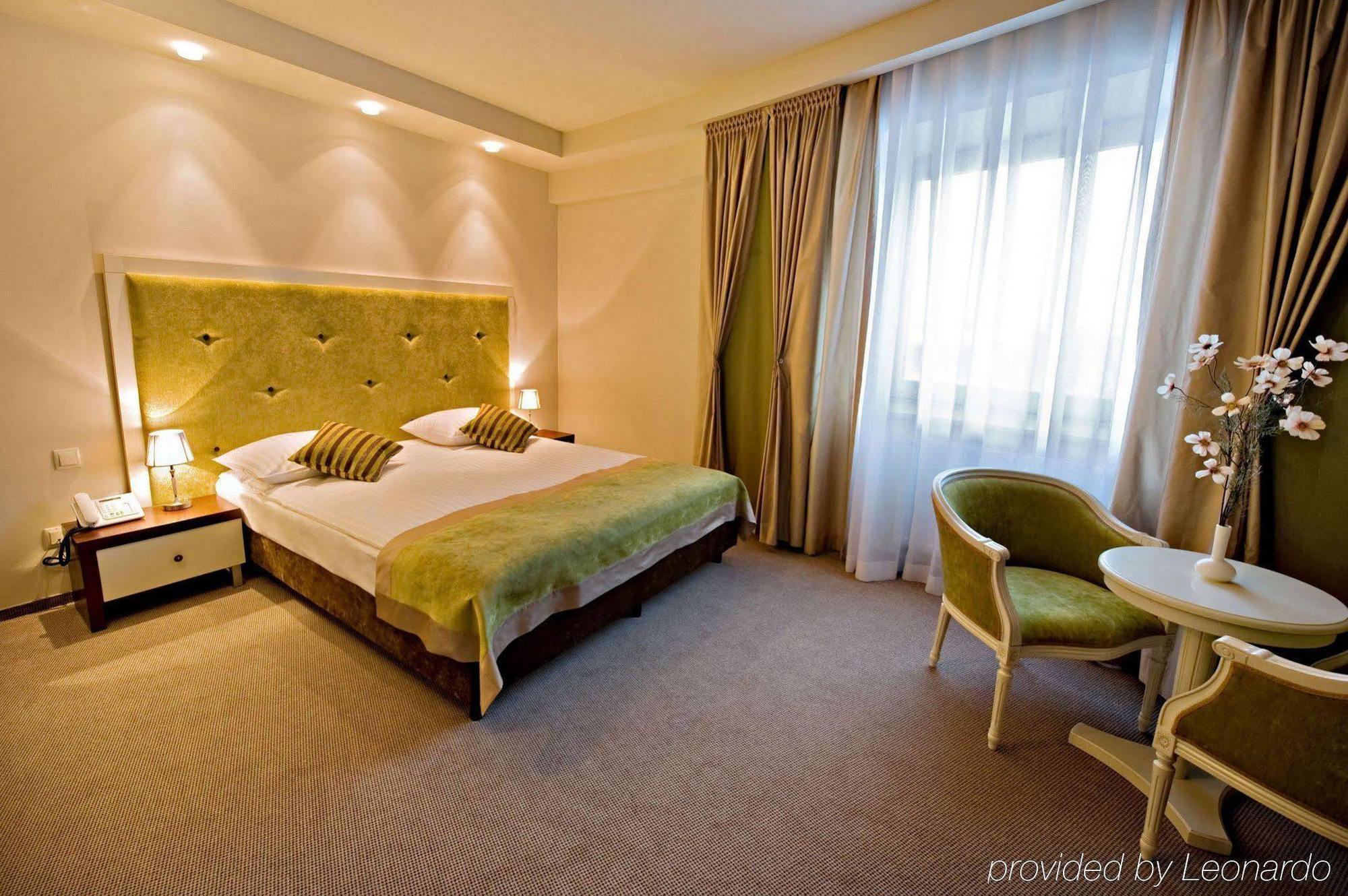 Hotel Prezydencki 4-Star Жешов Стая снимка