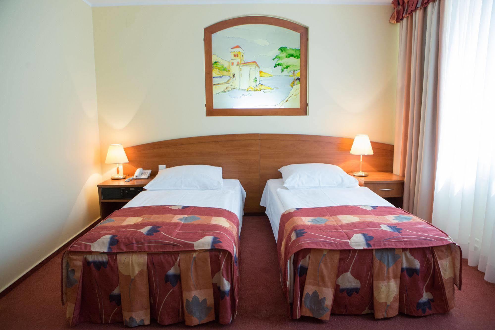 Hotel Prezydencki 4-Star Жешов Екстериор снимка