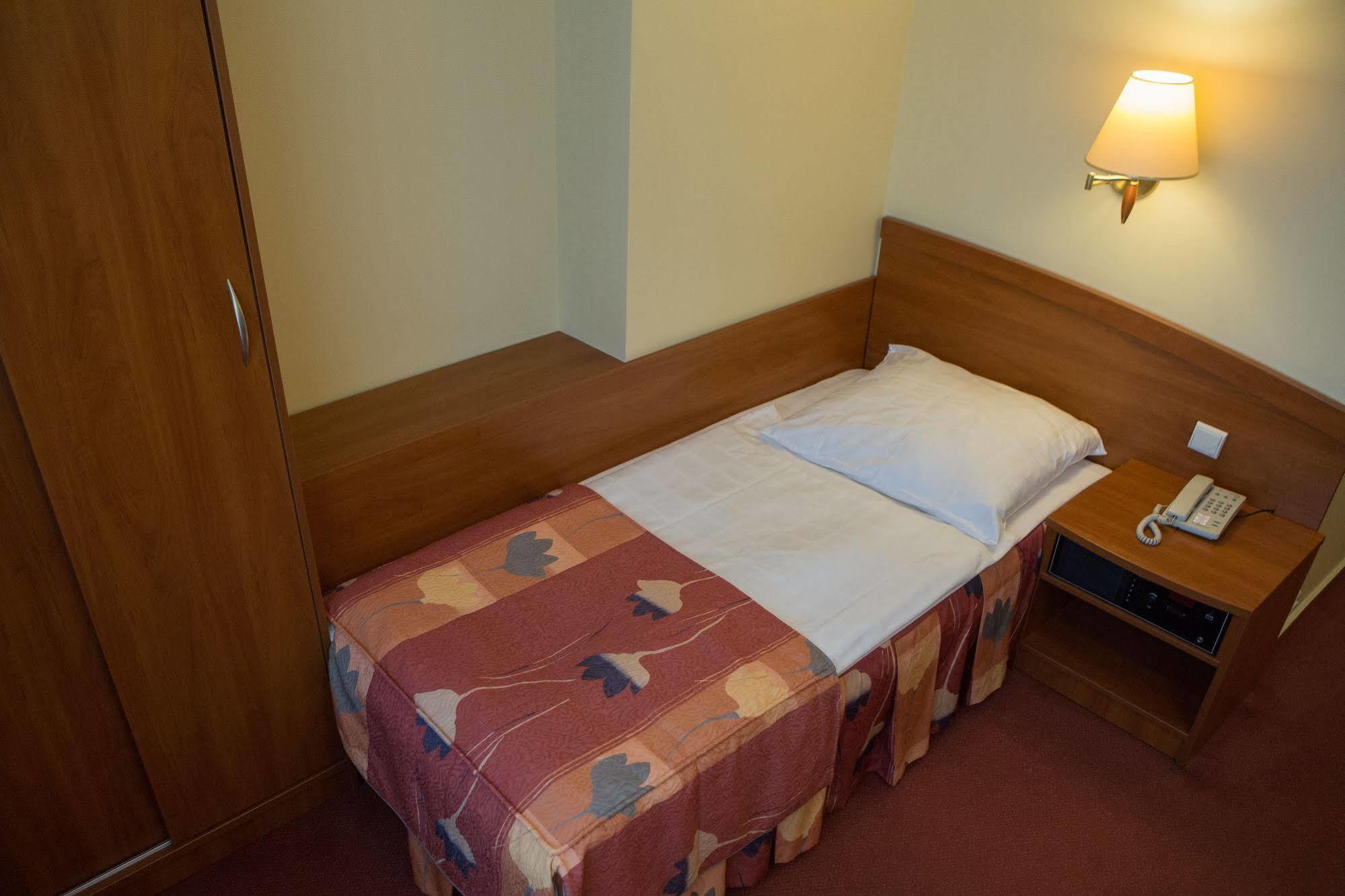 Hotel Prezydencki 4-Star Жешов Екстериор снимка