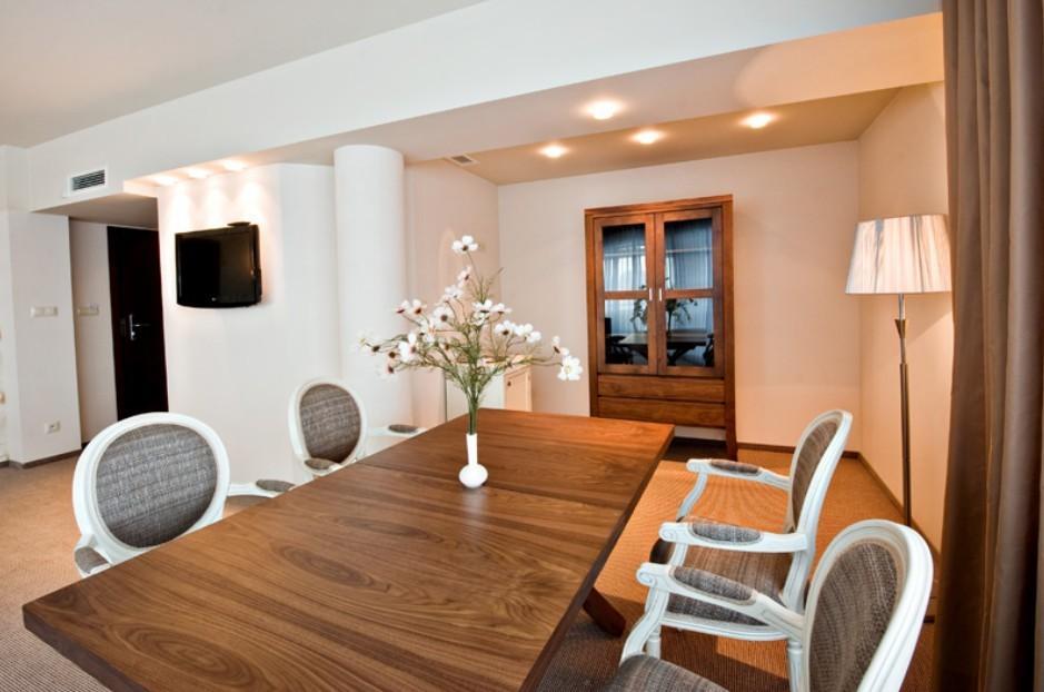 Hotel Prezydencki 4-Star Жешов Екстериор снимка
